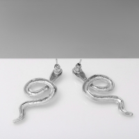 Новый год! Символ года 2025! Серьги металл &laquo;Змея&raquo; с узором, цвет серебро