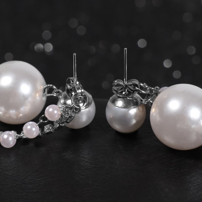 Серьги с жемчугом &laquo;Дорожка&raquo; на увеличение, цвет белый в серебре