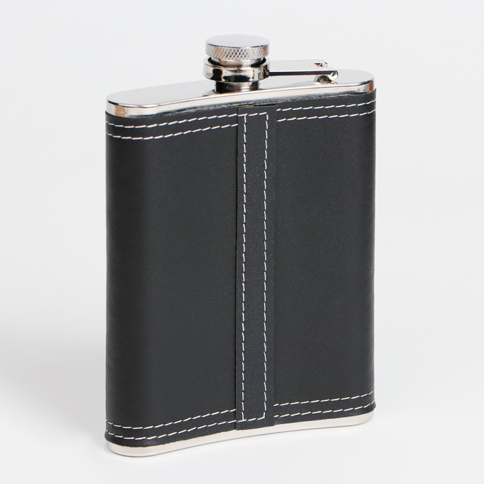 Набор 7 в 1: фляжка 8 oz, с гербом, 4 рюмки, воронка, шахматы, 18 х 24 см