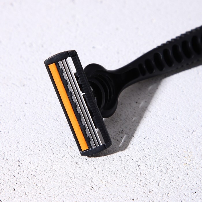 Подарочный набор косметики &laquo;Клуб настоящих мужиков&raquo;, гель для бритья 110 мл и бритва, HARD LINЕ