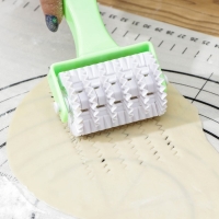 Валик для нарезки теста Доляна &laquo;Яркий&raquo;, 17&times;8&times;4,5 см, фактурный, цвет зелёный