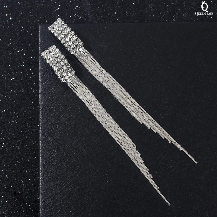 Серьги висячие со стразами &laquo;Голливуд&raquo; прямой ряд, цвет белый в серебре, 7 см