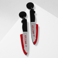 Серьги акрил &laquo;Ножи&raquo; окровавленные, цвет красно-белый в чёрном металле