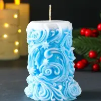 Свеча новогодняя столбик "Резная" голубой