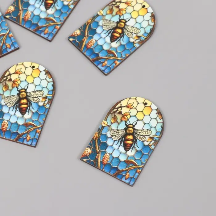 Декор для творчества дерево "Пчела и соты. Витраж" 4,4х3х0,3 см