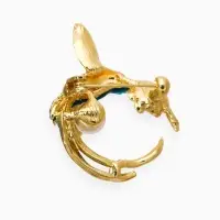 Брошь "Калибри с бусиной", цветная в золоте