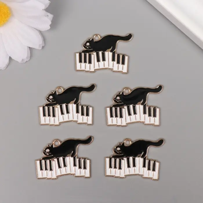 Декор для творчества металл, эмаль "Чёрный котик и пианино" 2,9х2 см