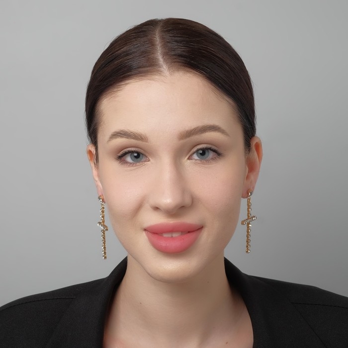 Серьги со стразами «Крестики» с делениями крупные, цвет белый в золоте Серьги со стразами «Крестики» с делениями крупные, цвет белый в золоте