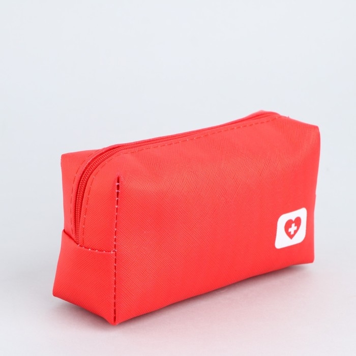 Аптечка дорожная из искусственной кожи Аптечка дорожная из искусственной кожи "Сердечко", 14*10*5 см, красный цвет