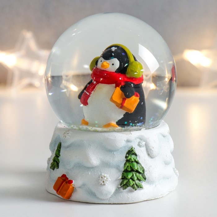 Сувенир полистоун водяной шар "Пингвинчик в шарфике и наушниках" 7х6,7х8,8 см