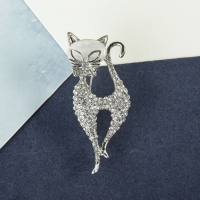 Брошь &laquo;Кошка&raquo; изящная с бантом, цвет белый в серебре
