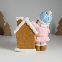 Сувенир керамика свет "Малышка в розовом наряде у пряничного домика" 15х8х16 см
