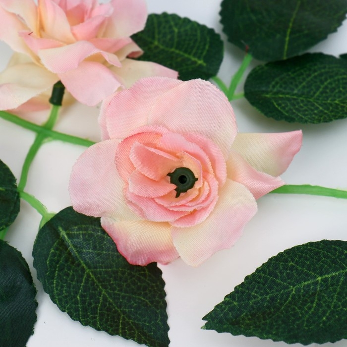 Лиана Лиана "Лист с розами" 1,9 м (цена за 1 шт. фасовка 5 шт) микс