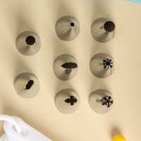 Набор кондитерский &laquo;Норма&raquo;, 13 предметов: щипцы, 8 насадок, кондитерский мешок, адаптер, мерные ложки, кондитерский гвоздь