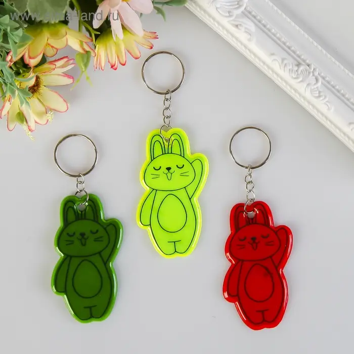 Брелок пластик светоотражающий "Зайчик - Привет!" МИКС 6,7х4,1 см