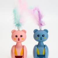 Игрушка-неваляшка с пером под лакомство, 11 х 6 см, Микс цветов Игрушка-неваляшка с пером под лакомство, 11 х 6 см, Микс цветов