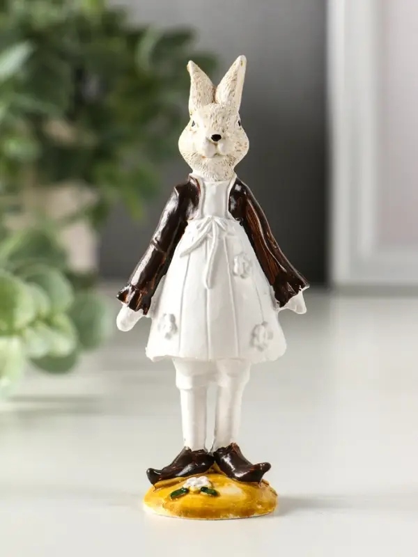 Сувенир полистоун "Нарядный Зайчик/Зайка" МИКС 4,5х3.2х11.5 см