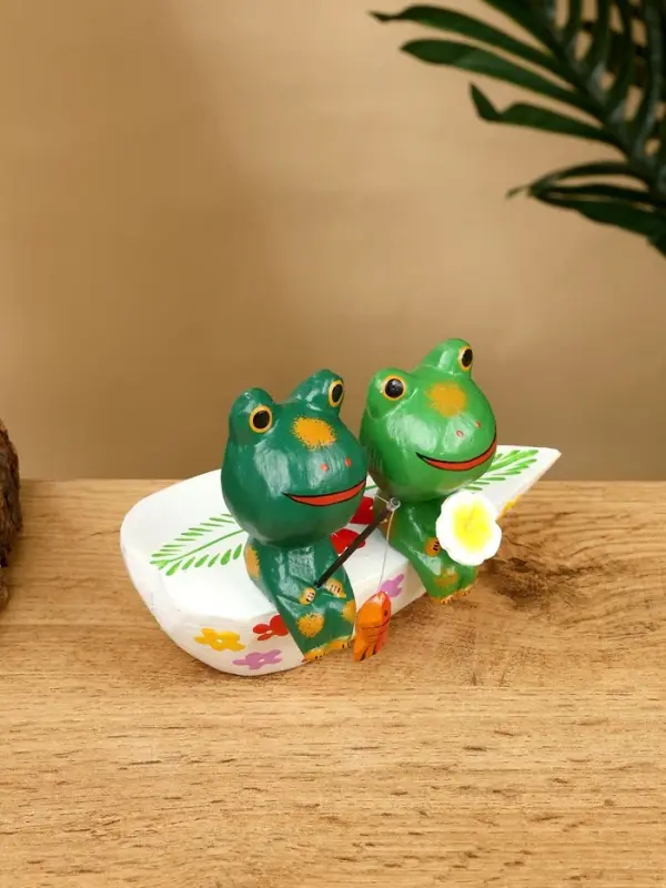 Сувенир "Лягушата рыбаки" дерево 14х8,5х10 см