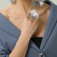 Кольцо &laquo;Цветок&raquo; стразинка, безразмерное, цвет серебро