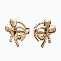 Зажим для кардигана "Ажур", капельки, цвет белый в золоте