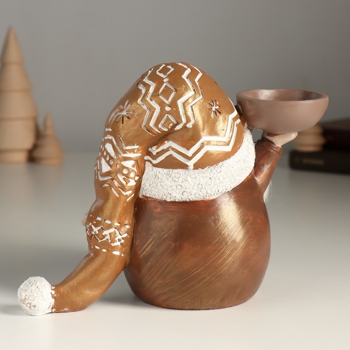 Подсвечник полистоун на 1 свечу "Дед Мороз в золотом колпаке с узорами" 18х9,5х13 см