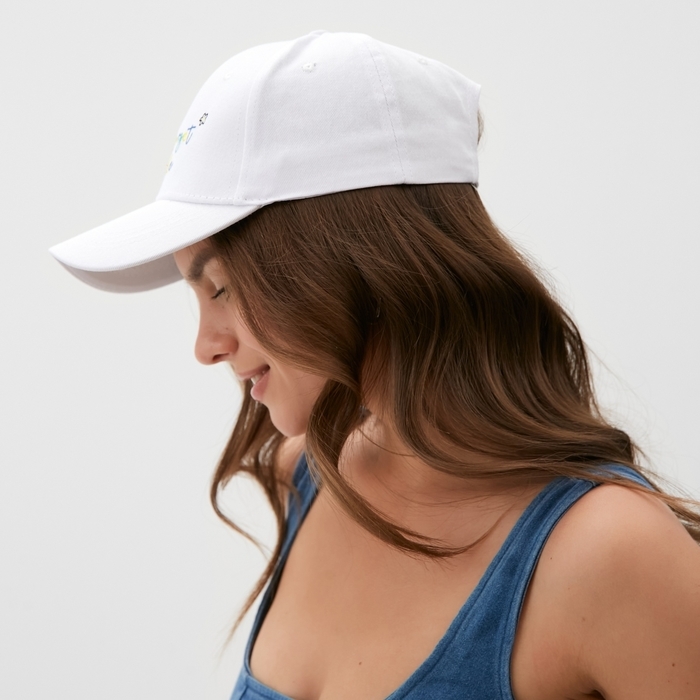 Кепка женская с вышивкой MIST Smile, белый, р. 56-58 Кепка женская с вышивкой MIST Smile, белый, р. 56-58