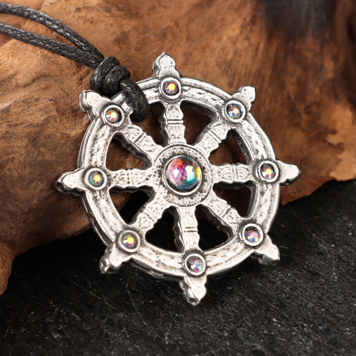 Амулет Амулет "Колесо Сансары" с камнем фианит, 35х35 мм, металлический