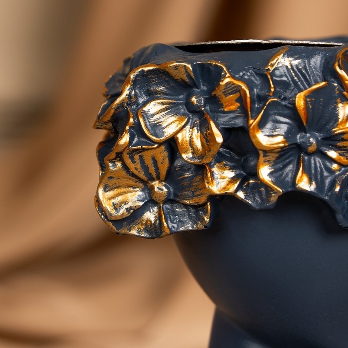 Подсвечник полистоун &laquo;Девушка с венком&raquo; 9,5 х 9,5 х 14 см МИКС