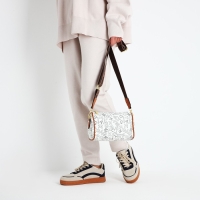 Сумка кросс-боди на молнии, цвет белый Сумка кросс-боди на молнии, цвет белый