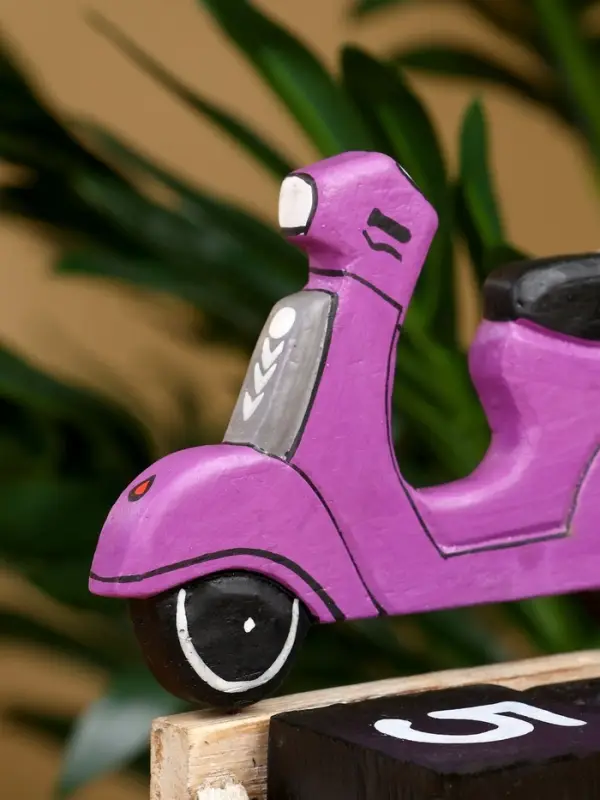 Календарь настольный &laquo;Мопед&raquo;, 14&times;5.5&times;14.5 см, дерево, фиолетовый