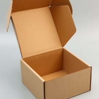 Коробка самосборная, крафт, бурая 27 х 27 х 15 см Коробка самосборная, крафт, бурая 27 х 27 х 15 см