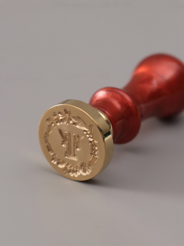 Печать для сургуча с пластиковой ручкой Печать для сургуча с пластиковой ручкой "Венок с буквой T" 2,5х2,5х6,3см