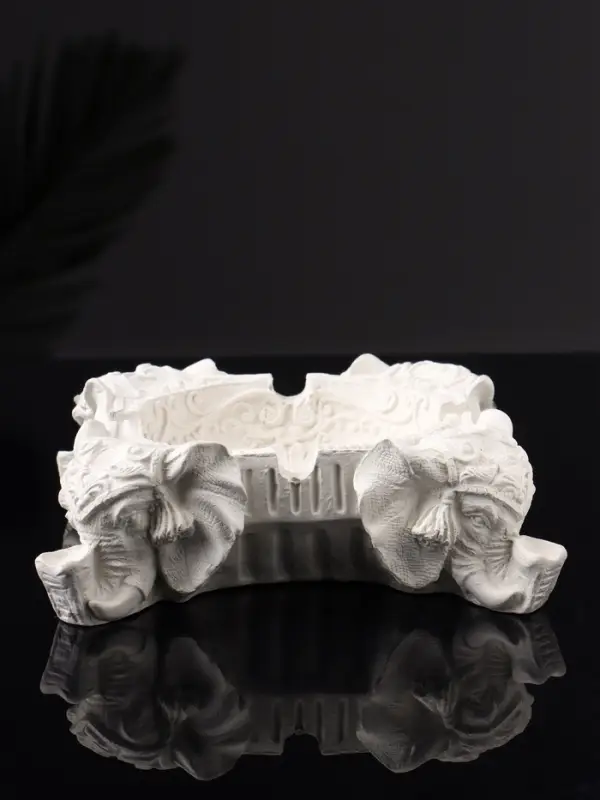 Подставка для мелочей "На четырех слонах резная", 4х12х12 см, натуральный, гипс