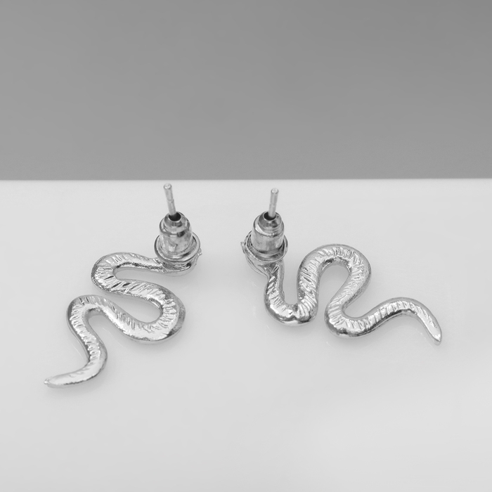 Новый год! Символ года 2025! Серьги металл &laquo;Змея&raquo; волнистая, цвет серебро