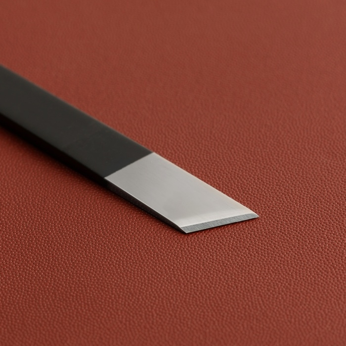 Нож для работы с кожей, скошенное лезвие, 12,5 &times; 1 см, цвет чёрный