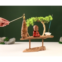 Сувенир дерево, фарфор "Маленький Будда в красном" с подставкой для благовонии 35х35х9,5 см