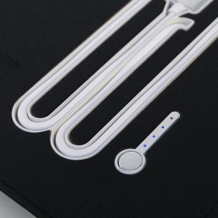 Ежедневник со встроенным зарядным устройством 8000 мАh и флешкой 16 ГБ &laquo;Универсальный&raquo;, 17,5 х 23,5 см