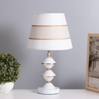 Лампа настольная "Кристи" 1х40Вт Е27 белый/золото 25х25х41см Лампа настольная "Кристи" 1х40Вт Е27 белый/золото 25х25х41см