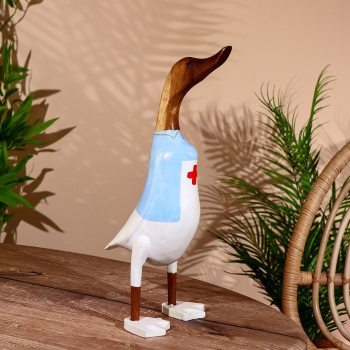 Сувенир "Утка-врач" дерево 45 см