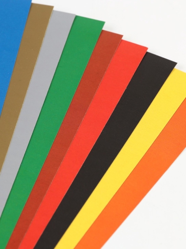 Набор "Минни Маус" А4: 10л цветного одностороннего картона + 16л цветной двусторонней бумаги