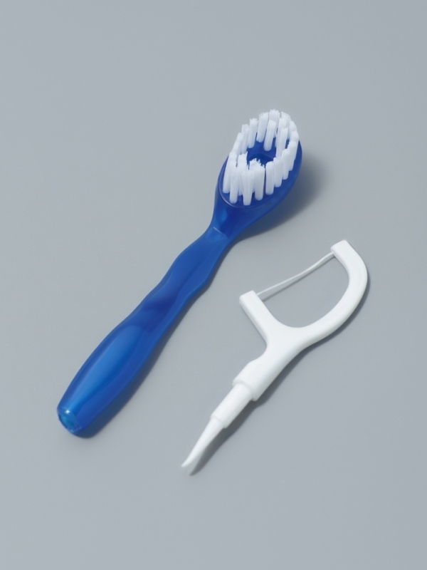 Зубная щетка с зубной нитью 10,5см (наб 2 шт цена за наб) пласт/нейлон синий накл ОТ