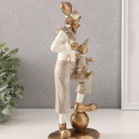 Сувенир полистоун "Клоун с малышом и воздушным шариком" бело-бежевый 10,5х7х25,5 см Сувенир полистоун "Клоун с малышом и воздушным шариком" бело-бежевый 10,5х7х25,5 см