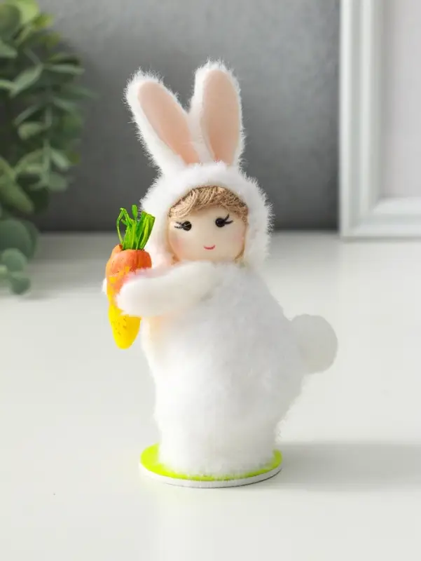 Сувенир пасхальный "Малыш в костюме кролика с морковкой" 7,5х5,5х14,5 см