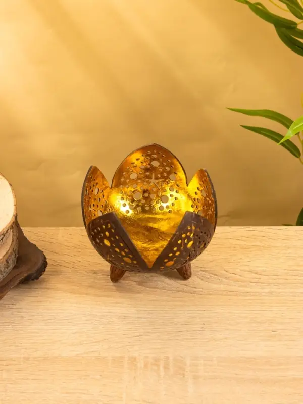 Подсвечник из кокоса &laquo;Бутон&raquo;, 15&times;15&times;13 см, коричнево-золотой