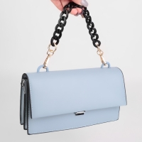 Цепочка для сумки, пластиковая, с карабинами, 23 &times; 17 мм, 30 см, цвет чёрный/золотой