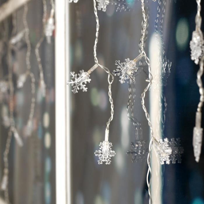 Гирлянда &laquo;Бахрома&raquo; 1.8 &times; 0.5 м с насадками &laquo;Снежинки&raquo;, IP20, прозрачная нить, 48 LED, свечение мульти (RG/RB), мигание, 220 В