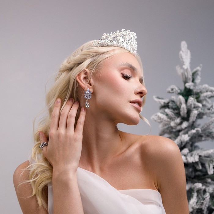 Серьги со стразами «Эдем» гроздь с каплей, цвет белый в серебре Серьги со стразами «Эдем» гроздь с каплей, цвет белый в серебре