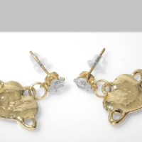 Серьги со стразами &laquo;Сердце&raquo; планета, цвет белый в золоте