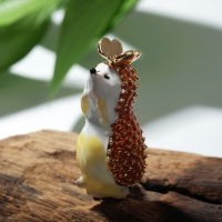 Брошь &laquo;Ёжик&raquo; с бабочкой, цветная в золоте