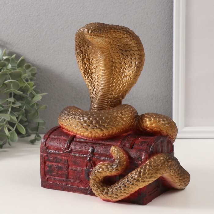 Копилка Копилка"КОБРА НА СУНДУКЕ " 20 х 17 х 12 см.